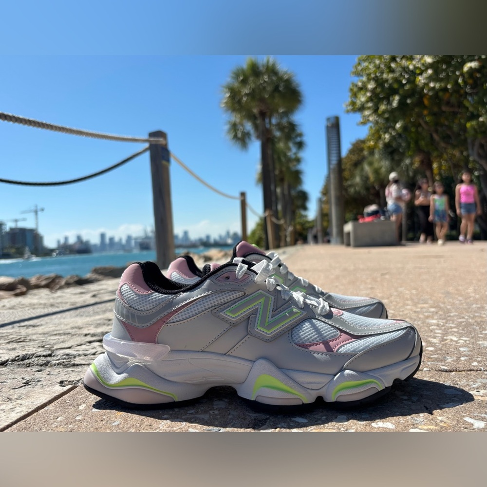New Balance 9060 💅✨ Pink Taffy Grey Matter U9060BLE Shoes 7 8 8.5 9 NEW - Picture 6 of 16